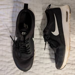 Black Nike 7.5